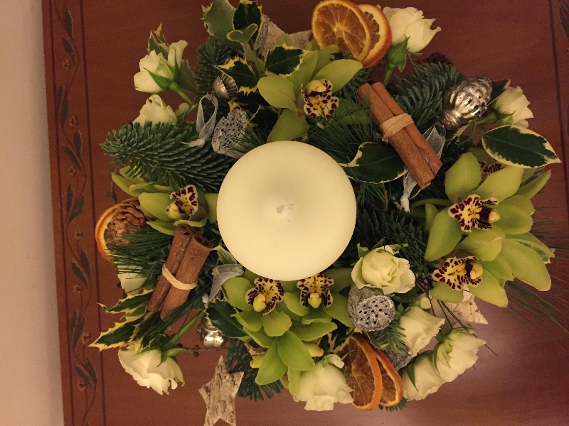 Christmas zing candle arrangement