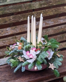 Christmas table arrangement, ceramic bowl