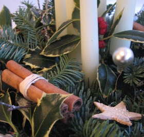 Christmas table arrangement, ceramic bowl