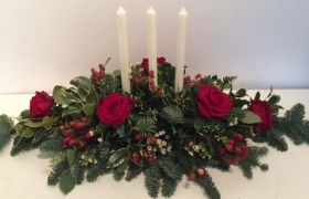 Christmas table centre reds